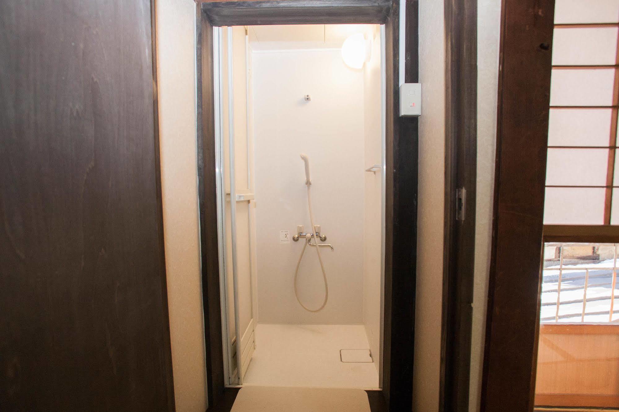 Guesthouse Omotenashi Kyoto Bagian luar foto